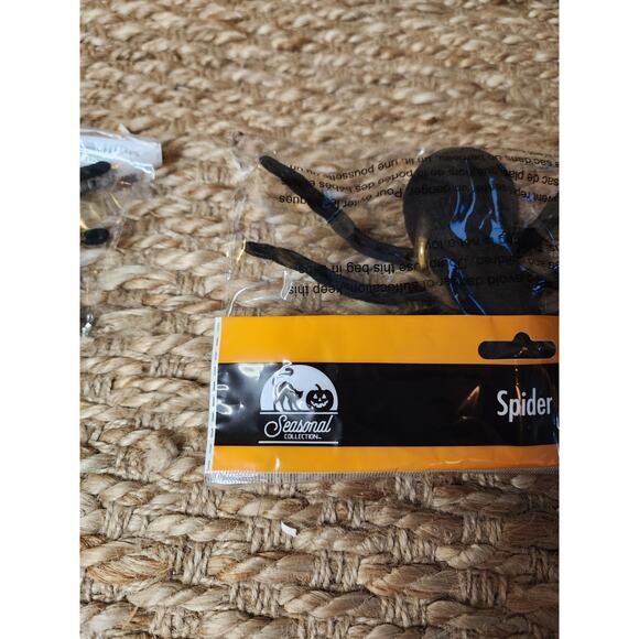 Large Tarantula Spiders Scary Halloween Prop Decor 4 Pc Arachnid NEW! - Picture 5 of 8